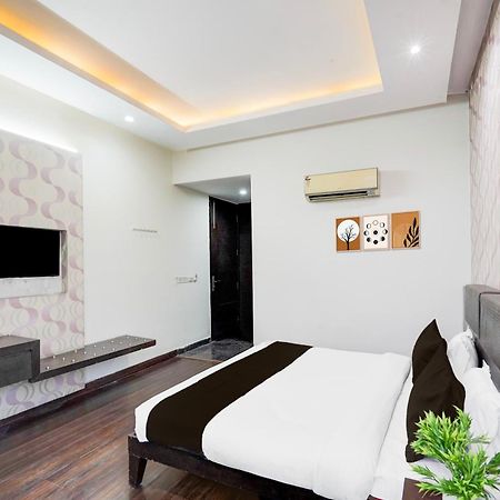 Super Townhouse Sector 51 Noida Near Metro Station Hotel ภายนอก รูปภาพ