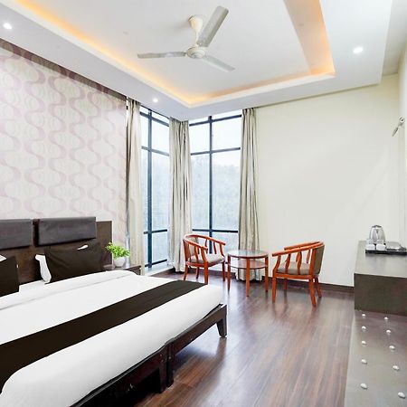 Super Townhouse Sector 51 Noida Near Metro Station Hotel ภายนอก รูปภาพ