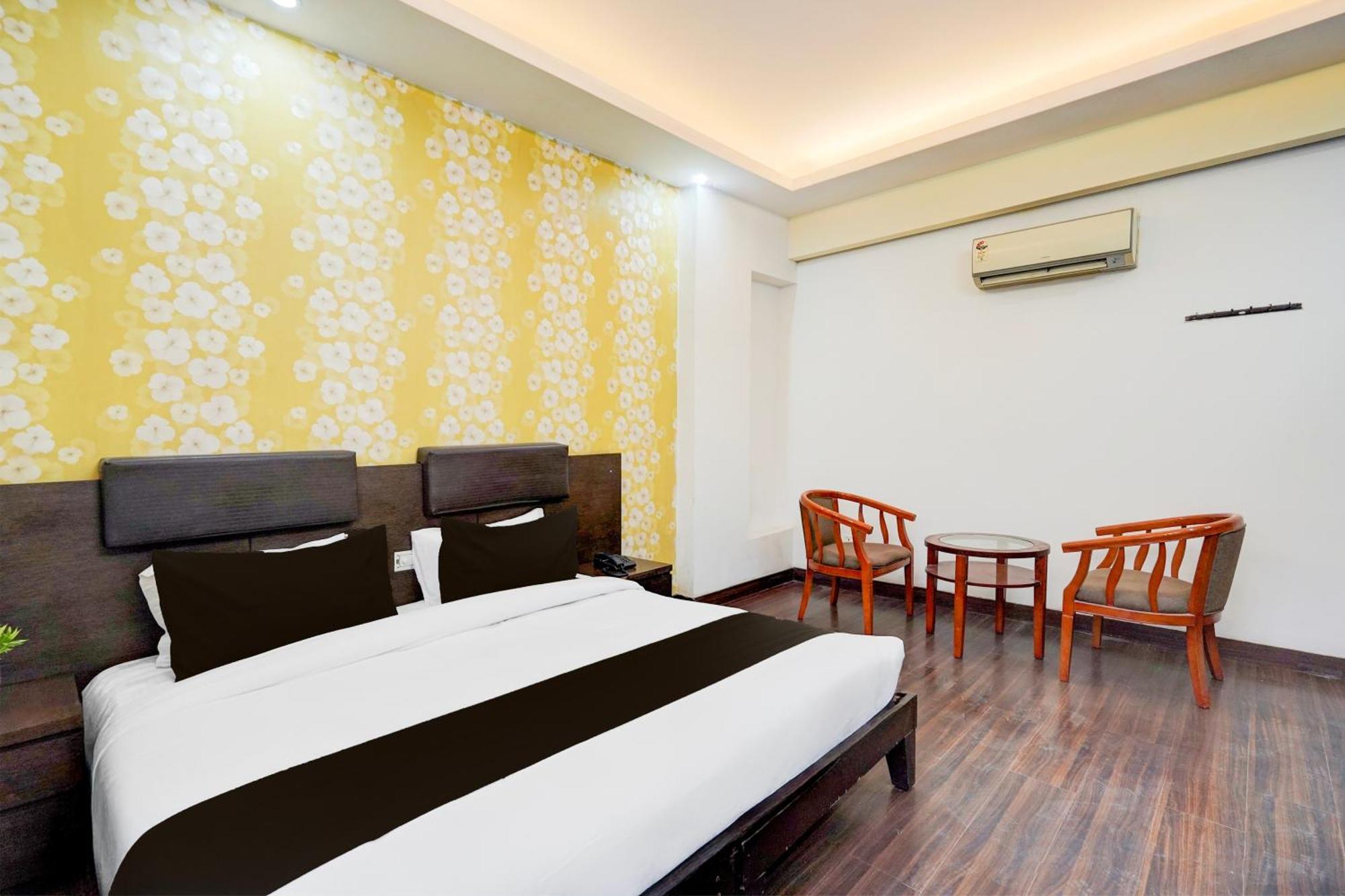 Super Townhouse Sector 51 Noida Near Metro Station Hotel ภายนอก รูปภาพ