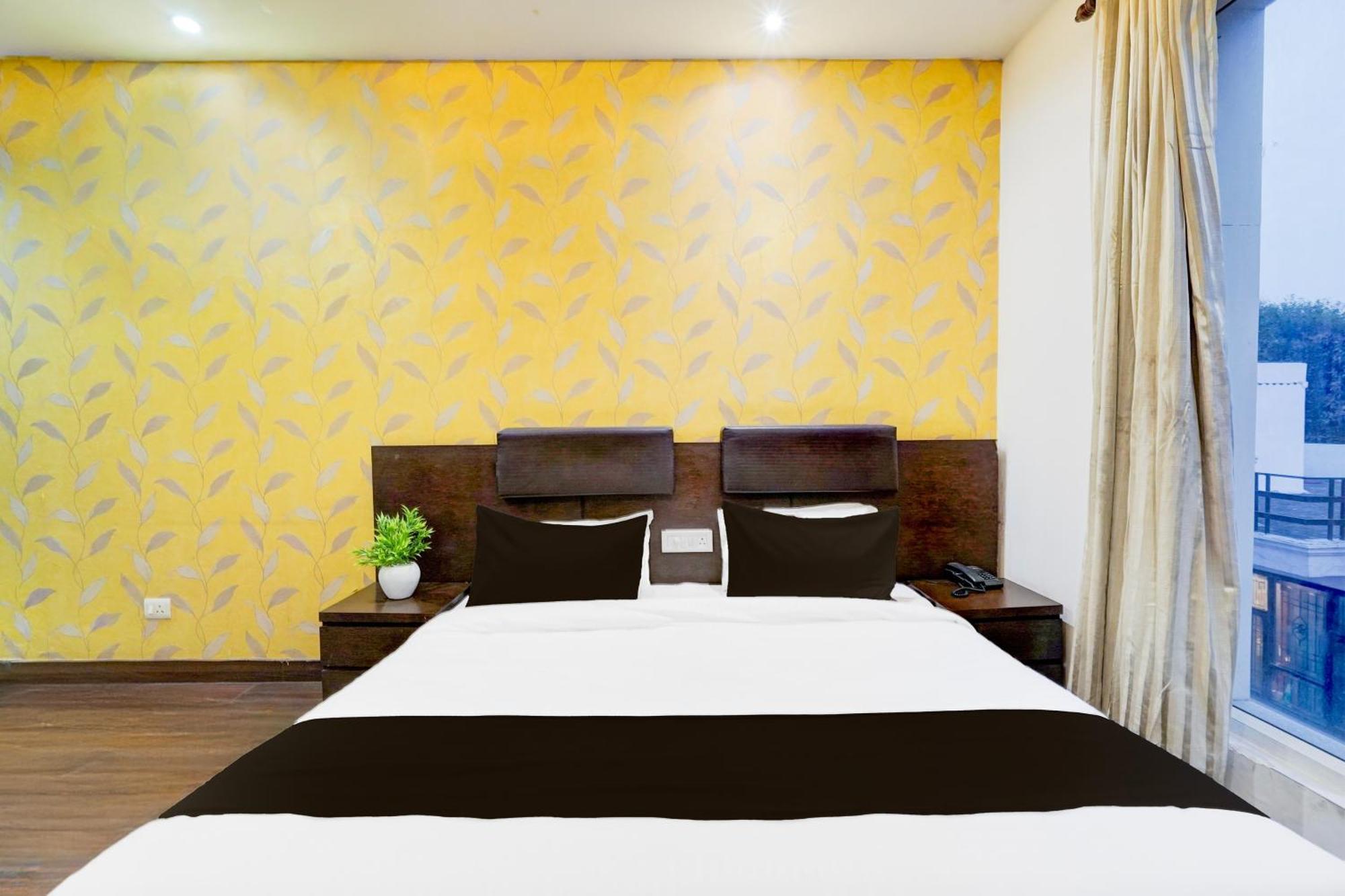 Super Townhouse Sector 51 Noida Near Metro Station Hotel ภายนอก รูปภาพ