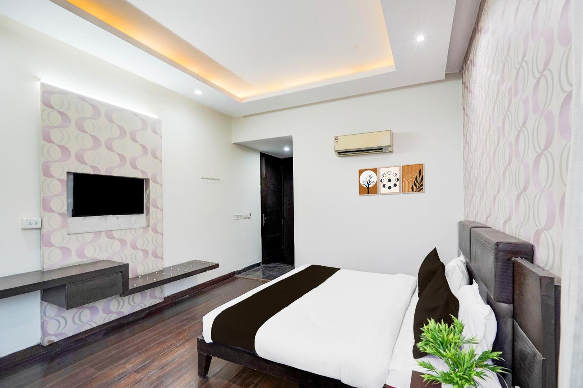 Super Townhouse Sector 51 Noida Near Metro Station Hotel ภายนอก รูปภาพ