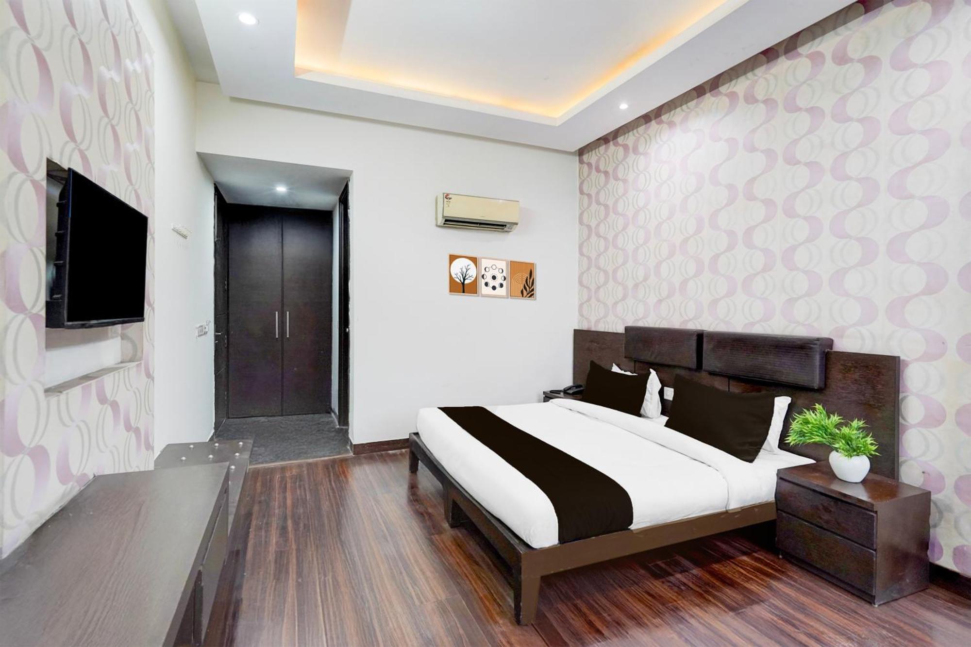 Super Townhouse Sector 51 Noida Near Metro Station Hotel ภายนอก รูปภาพ
