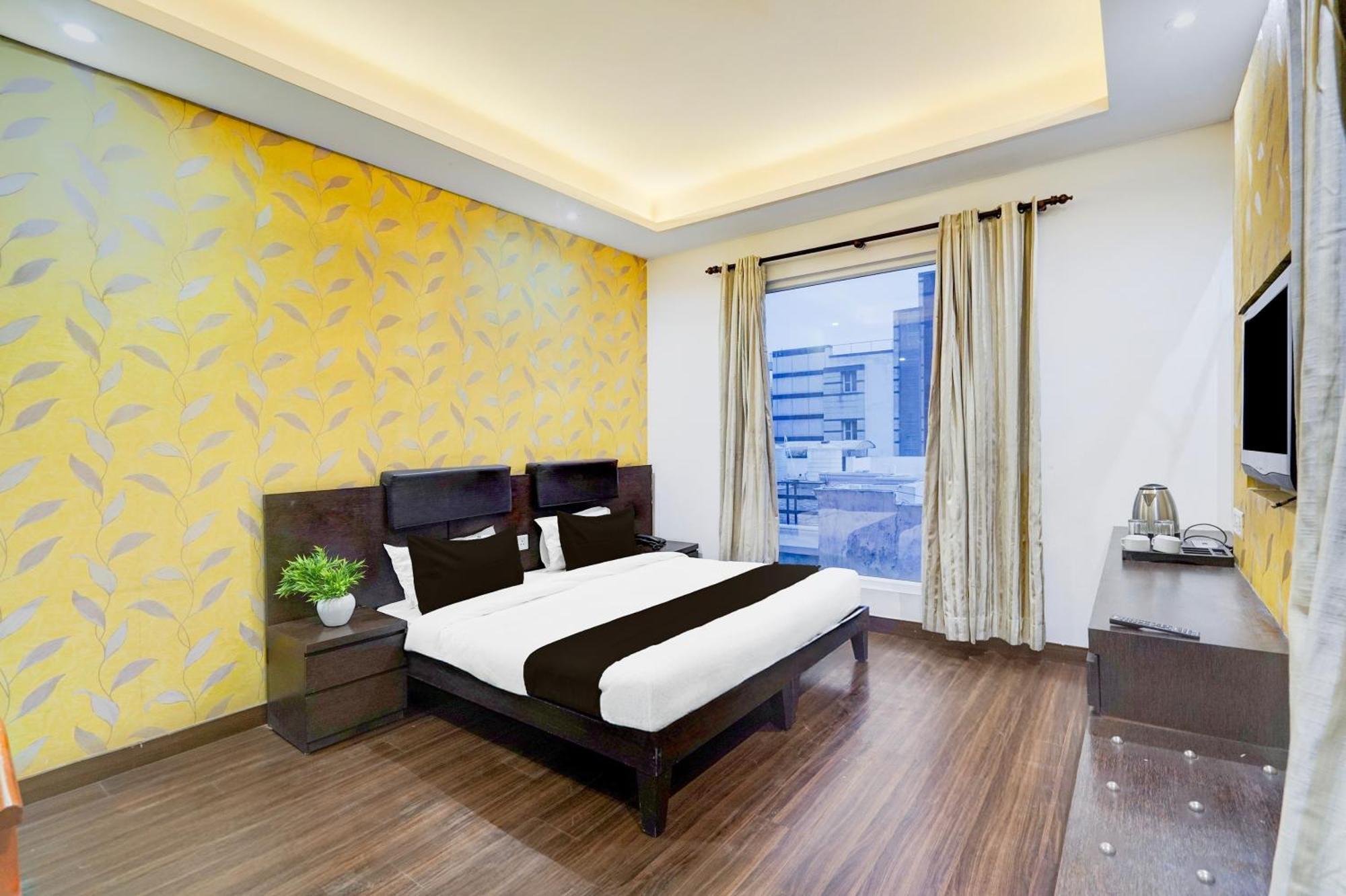 Super Townhouse Sector 51 Noida Near Metro Station Hotel ภายนอก รูปภาพ