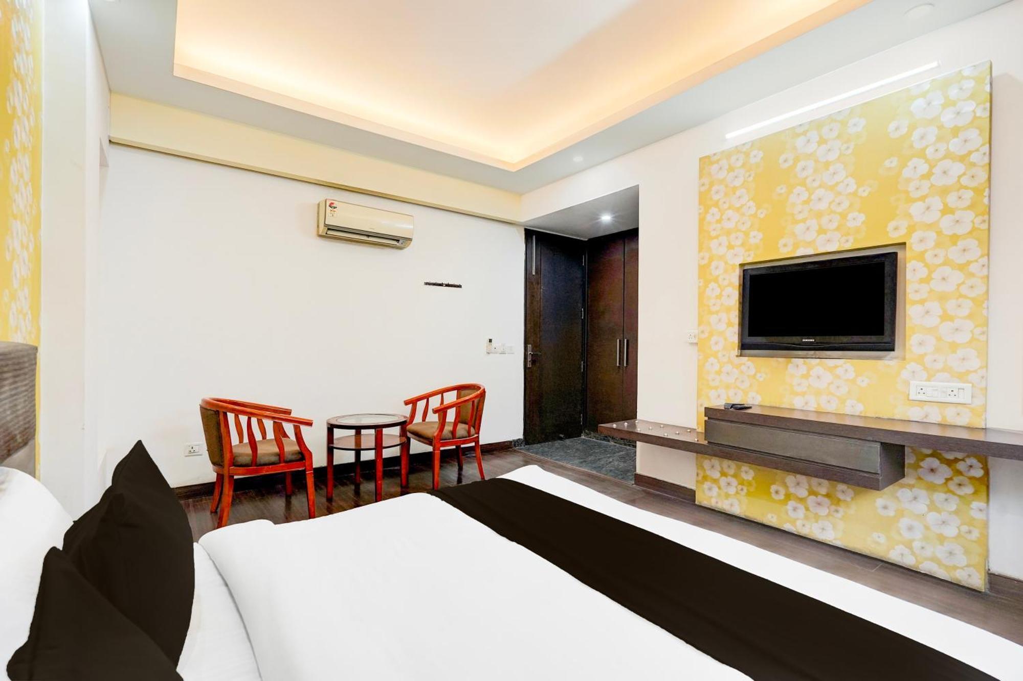 Super Townhouse Sector 51 Noida Near Metro Station Hotel ภายนอก รูปภาพ