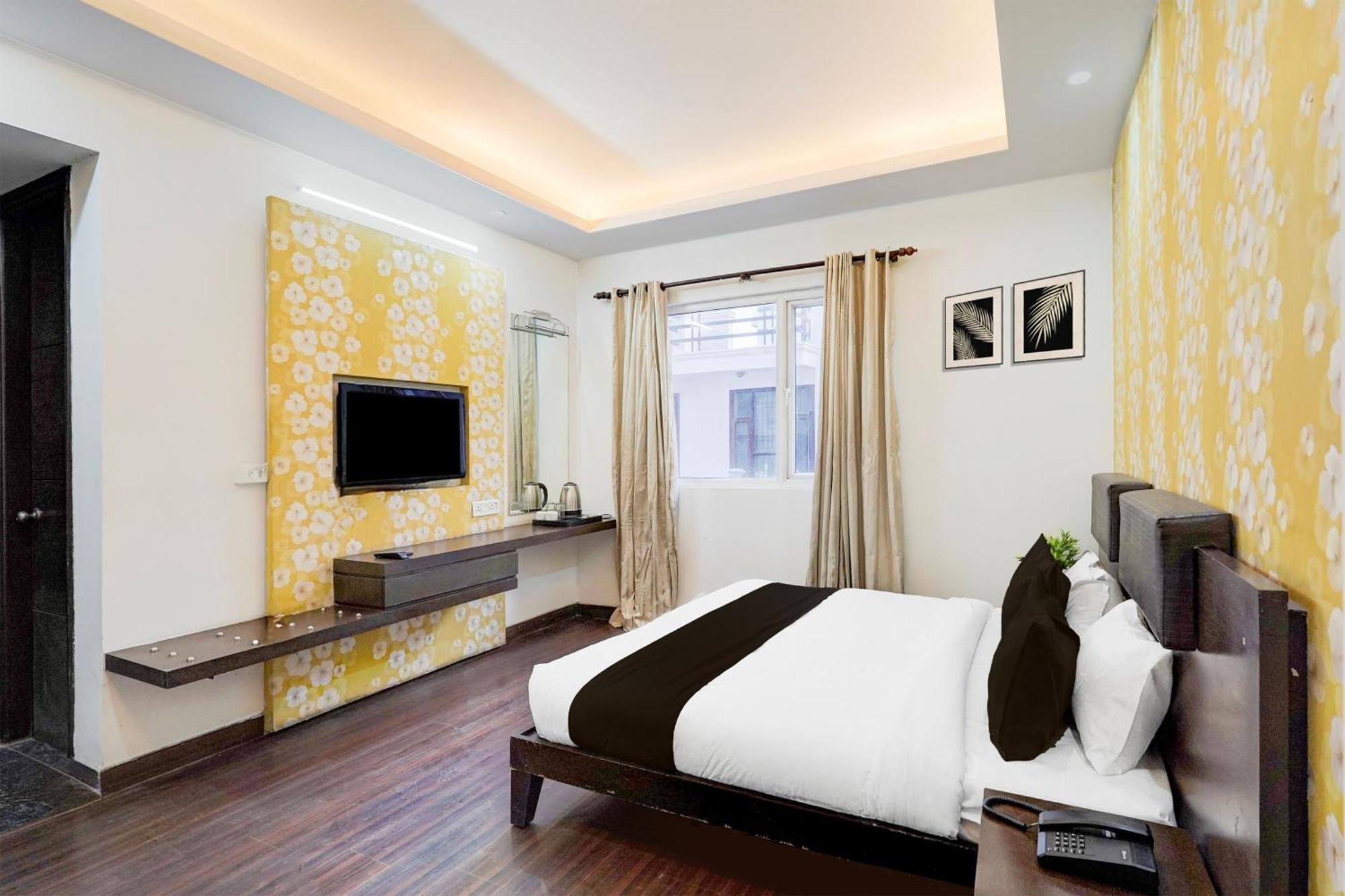Super Townhouse Sector 51 Noida Near Metro Station Hotel ภายนอก รูปภาพ