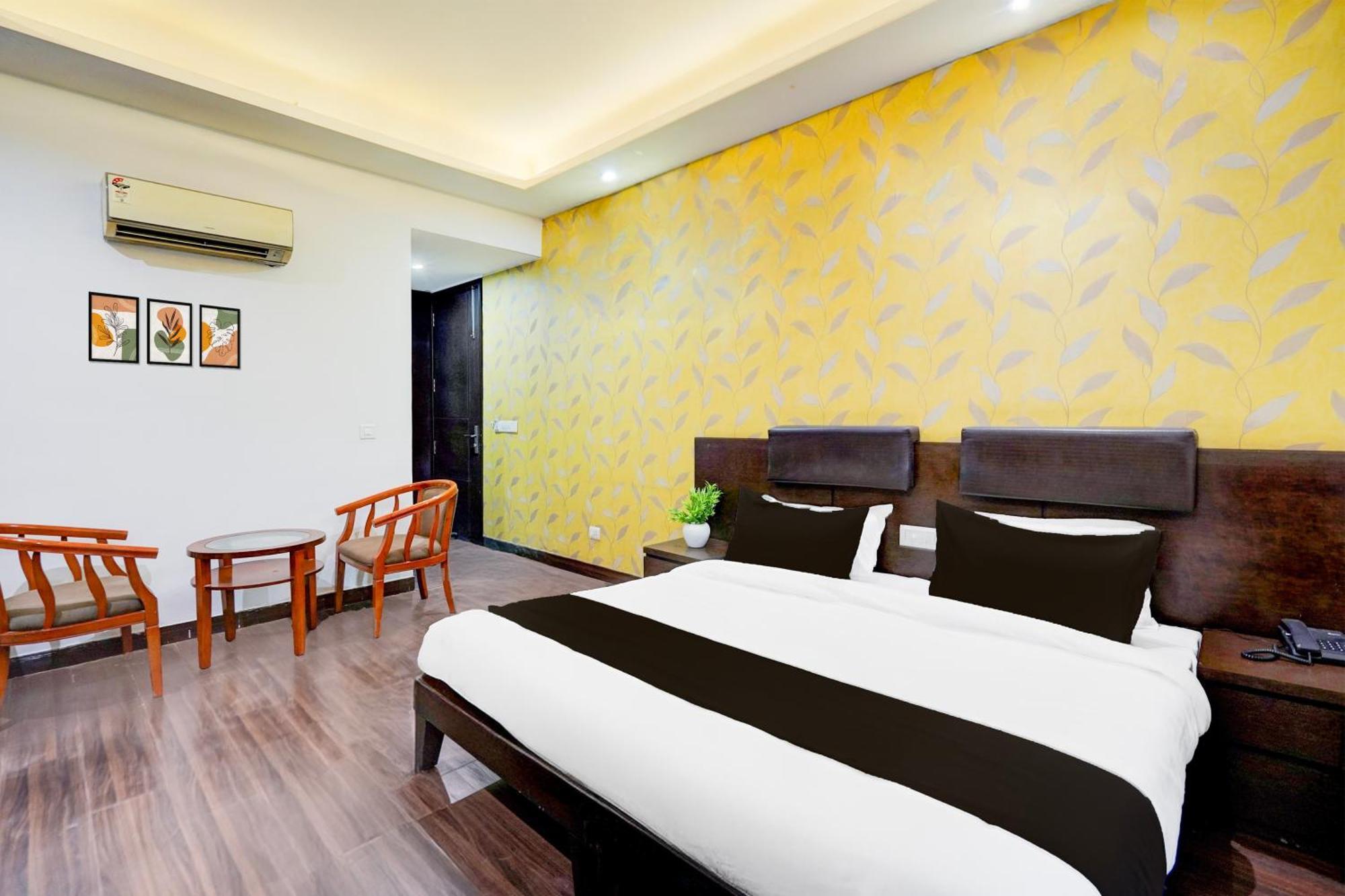 Super Townhouse Sector 51 Noida Near Metro Station Hotel ภายนอก รูปภาพ