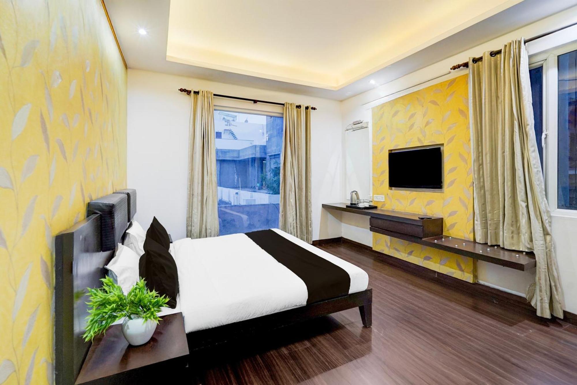Super Townhouse Sector 51 Noida Near Metro Station Hotel ภายนอก รูปภาพ