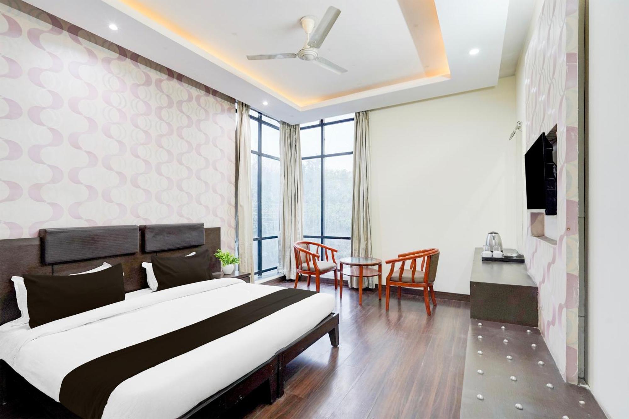Super Townhouse Sector 51 Noida Near Metro Station Hotel ภายนอก รูปภาพ