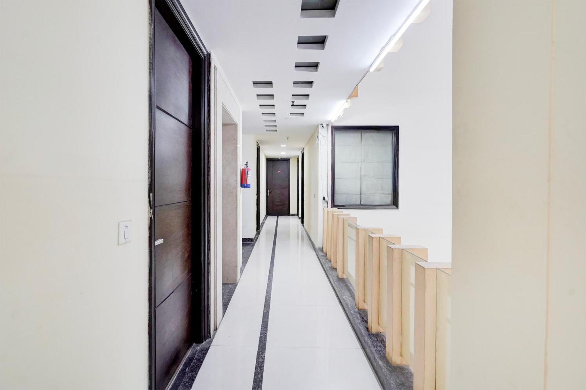 Super Townhouse Sector 51 Noida Near Metro Station Hotel ภายนอก รูปภาพ